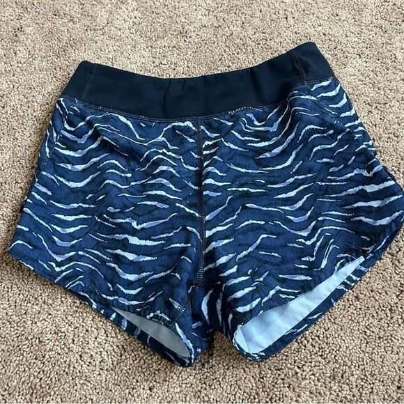 Athleta Girl's Small (7) Workout Shorts. - Picture 4 of 5